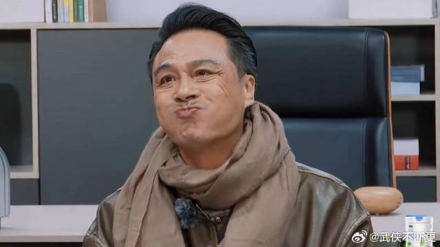 向佐面试新闻主播，吴镇宇看到他的形象太为难，下秒黄龄一句话帮忙解围！