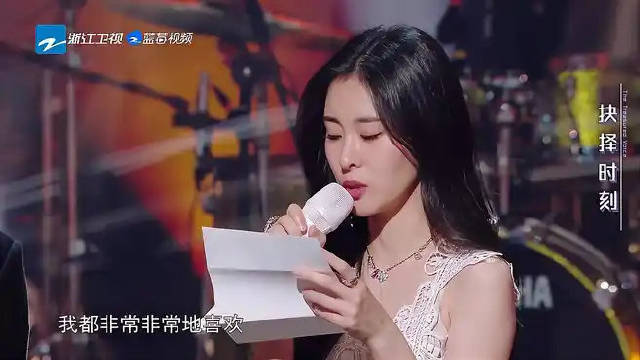 张碧晨天赐的声音收官，还准备了手写信，读到周深时哭了