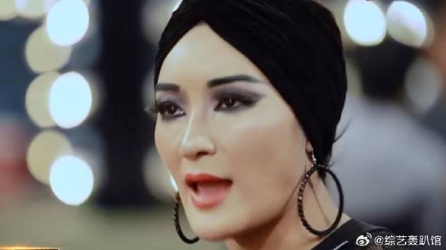 庄婷上场妆化的太浓 何炅都忍不住吐槽，庄婷：这就是真实的拉丁舞