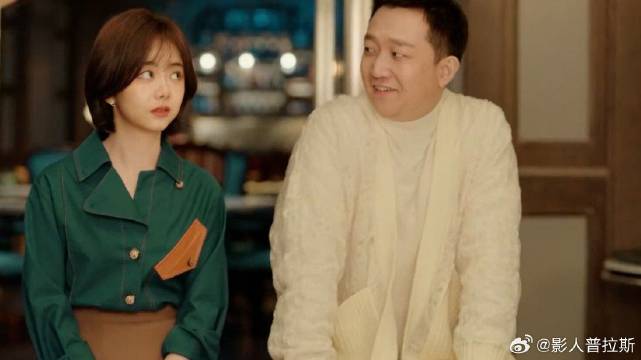 纪星陪女总应酬，没成想韩廷也在，被安排坐老总身边