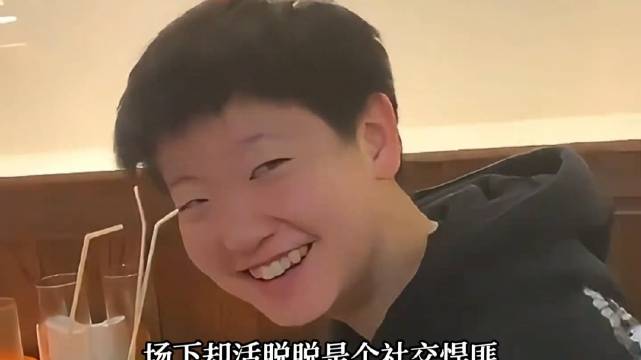场上全力比拼，场下笑意满满，孙颖莎和外国选手友好同框