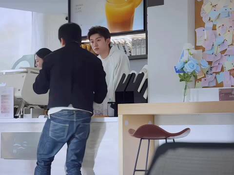 哈里发现自己暗恋的女孩竟是自己的后妈