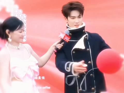 李昀锐剧宣互动照顾同组伙伴获赞内娱世绅一