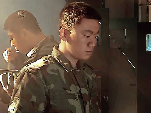 许三多初入团部见主力连队威风，坚定信念修好石头路