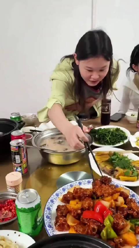 趁华哥不在 偷偷先吃，张家齐说话好好听脾气好可爱 全进华 张家齐