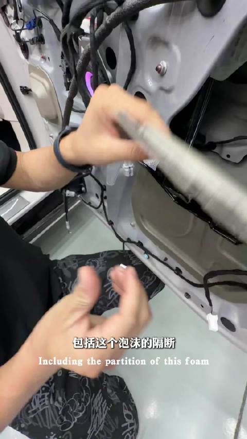比亚迪大汉车门内置15cm W型超高强度钢横梁