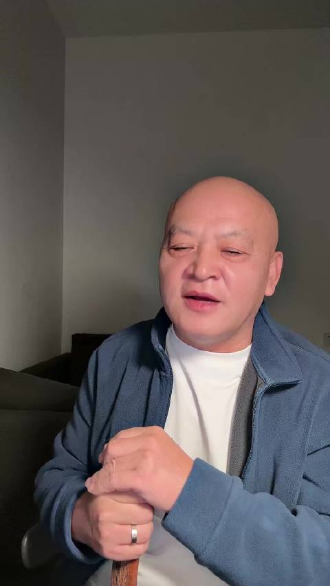 军工飞行汽车板块大涨，主播提醒弱市跟风易被套