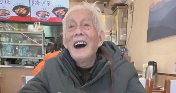 九旬老人坐火车独自进藏旅行,期待回来后和上海交大校友相聚 九旬老人坐火车独自进藏旅行,期待回来后和上海交大校友相聚