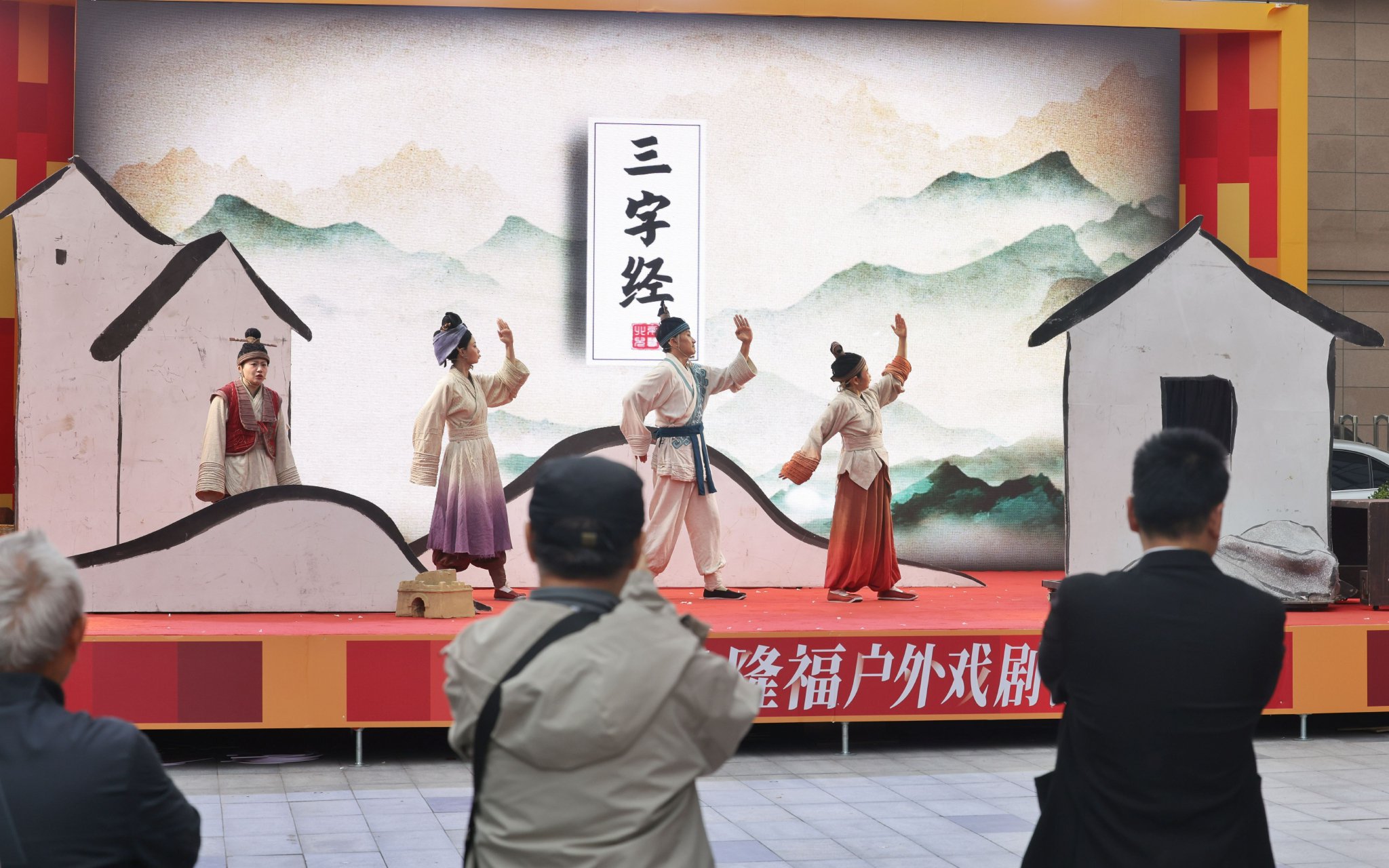 隆福寺街区变身舞台,2026隆福户外戏剧汇启幕 隆福寺街区变身舞台,2026隆福户外戏剧汇启幕