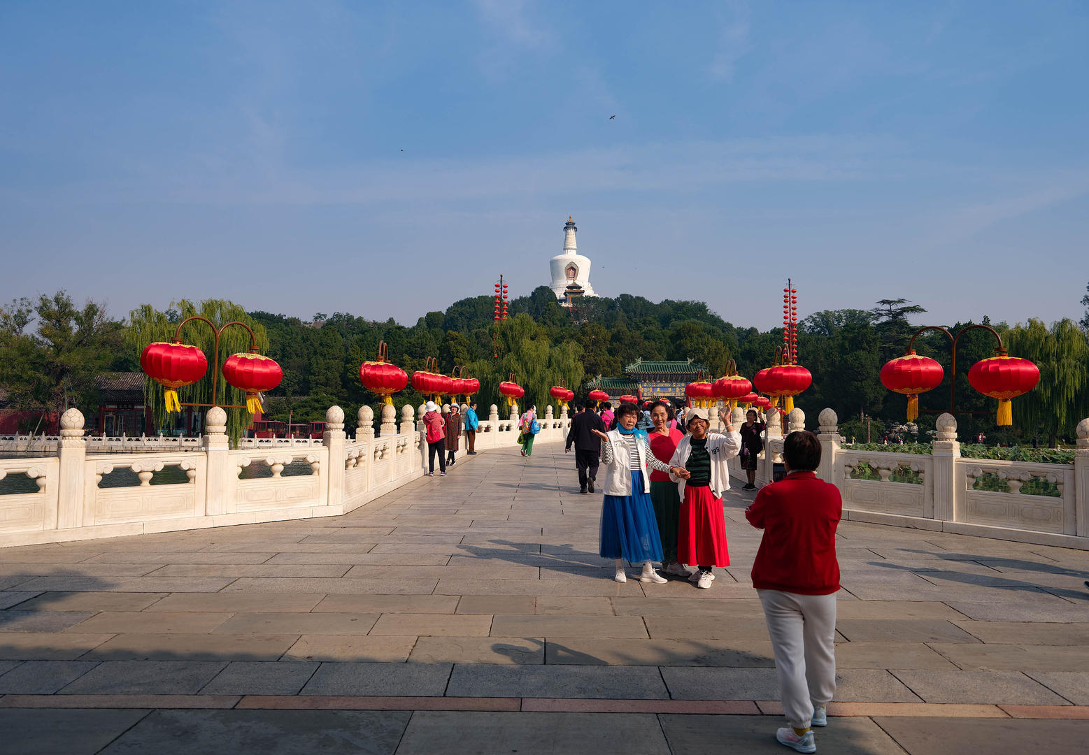 老年人“错峰游”时段开启：出行平台显示，60岁及以上用户机票订量环比9月增40%