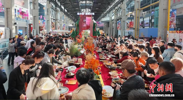 黑龙江哈尔滨：2000余款“龙江好物”亮相丰收文化节