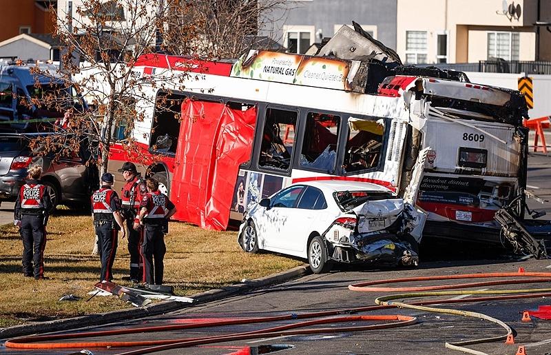 加拿大西部多车连环相撞,致3死19伤 加拿大西部多车连环相撞,致3死19伤