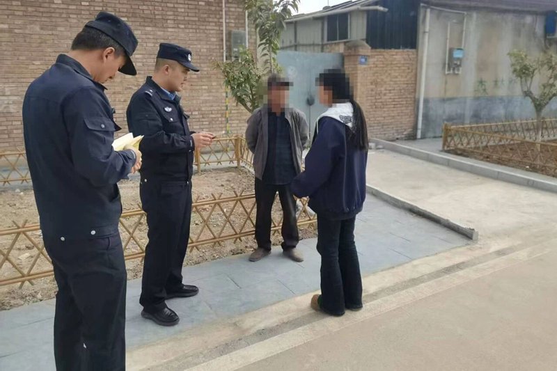 “钱难道是长翅膀飞了?”甘肃清水民警上门帮老人算清“糊涂账” “钱难道是长翅膀飞了?”甘肃清水民警上门帮老人算清“糊涂账”