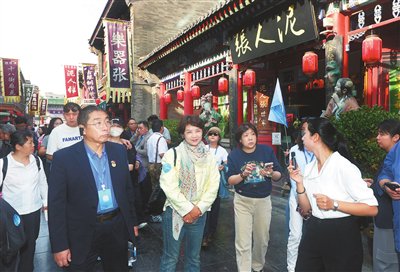 海外华文新媒体论坛嘉宾感受精彩天津 海外华文新媒体论坛嘉宾感受精彩天津