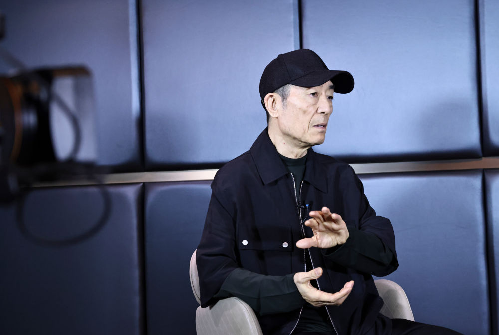 张艺谋接受新华社专访:中国电影出海之路依旧挑战重重 张艺谋接受新华社专访:中国电影出海之路依旧挑战重重