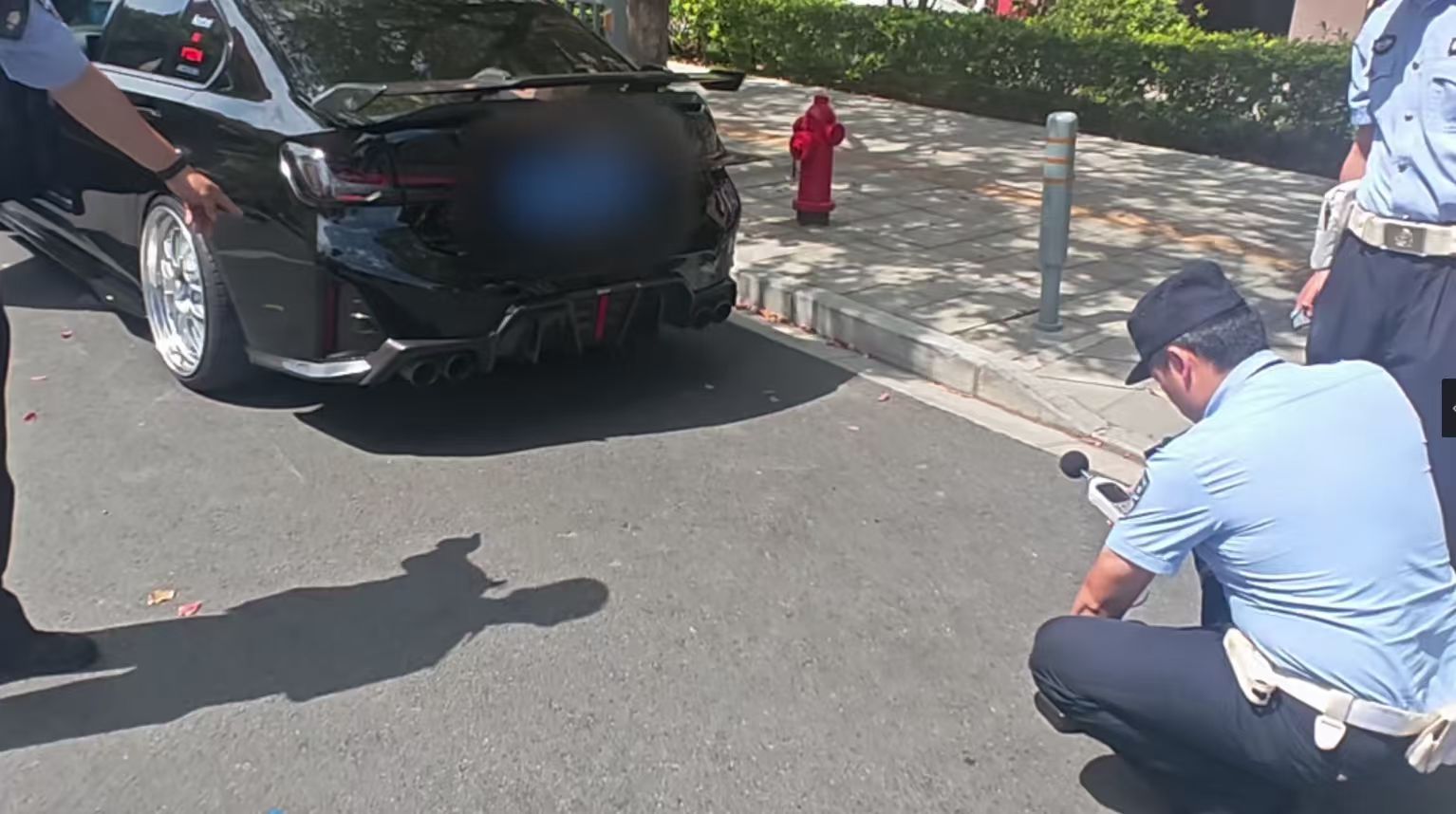 罚款2000元+扣证6个月！上海依托《生态环境法典》严查改装车“炸街”扰民