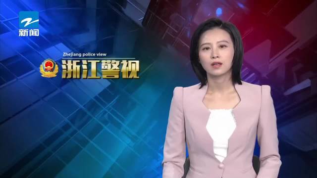 男子出小区未被让行路怒别车堵1分多钟