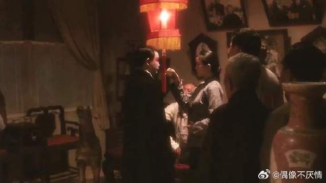 程蝶衣为救小楼赴日堂会，段爷玩蛐蛐惹纷争与角儿齐聚师傅处