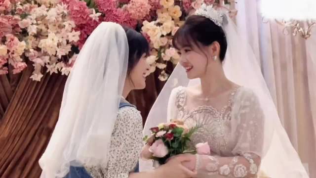 沈月翁小雯友谊时间线被翻出，从大学实习到婚礼花童
