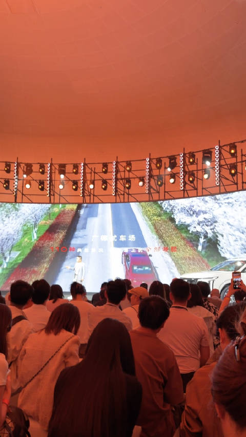 樊振东探访凯迪拉克仁王盾之家，全新XT5 PHEV限时一口价23.99万元