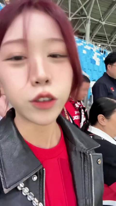 成都蓉城对阵天津津门虎赛后 女球迷发问对得起球迷吗