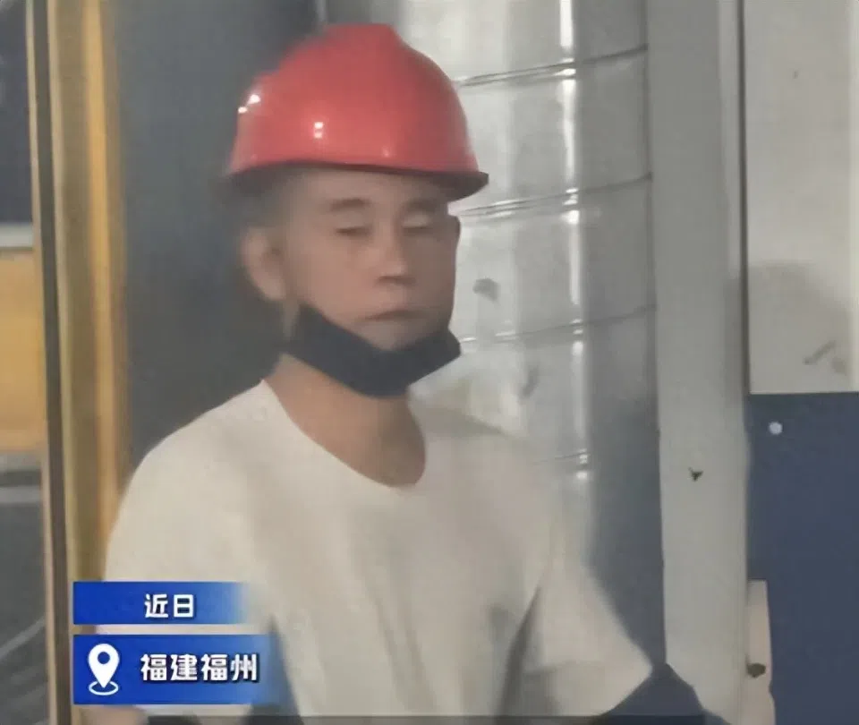 太像了！撞脸陈小春的工人否认是其弟弟，称自己没有胎记没被抱养