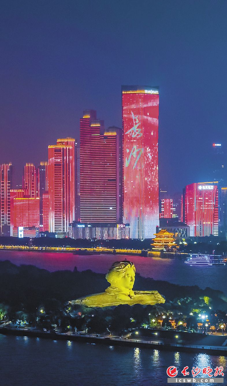 长沙,一座把夜景嵌入江水里的城市 长沙,一座把夜景嵌入江水里的城市