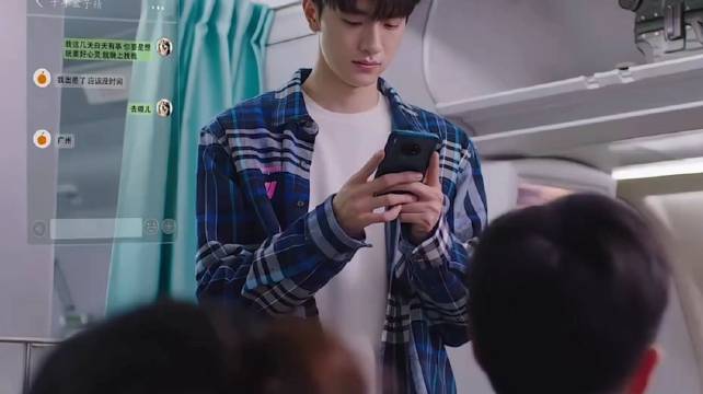 打游戏认识的大明星和大学生（恋爱好甜蜜）