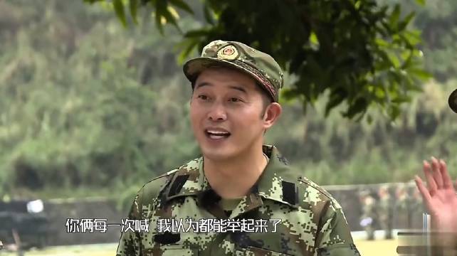 张馨予被要求举20公斤的子弹箱，结果一举，把一旁的沙溢笑傻了