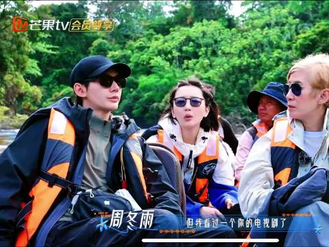 好意外周冬雨私下也看古偶仙侠剧！不过好看的剧无论什么题材都会吸引人去看的