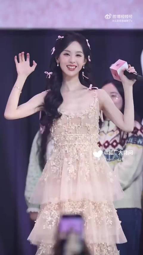 陈都灵小猫手势舞清冷气质消失软软小动作自带小猫感