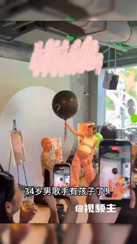 歌手黄宣官宣当爸，喜获一女