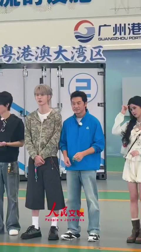 首日录制开工大合影@李晨 @郑恺 @沙溢 @白鹿my