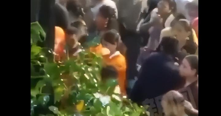 印度发生踩踏事故,造成至少17死25伤 印度发生踩踏事故,造成至少17死25伤