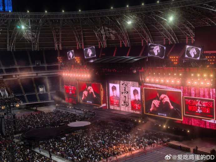 李荣浩演唱会唱不将就 情侣现场求婚圆满结束