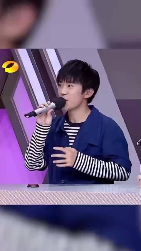 搞笑视频快乐家族里面的易烊千玺表演海豚音