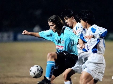 大连足球史上今天：1996年大连万达pk申花，当时球员你能认出几个