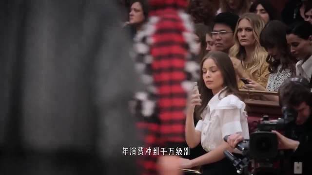 曝艺人自费买两条高定充场面，单条数十万合计过百万