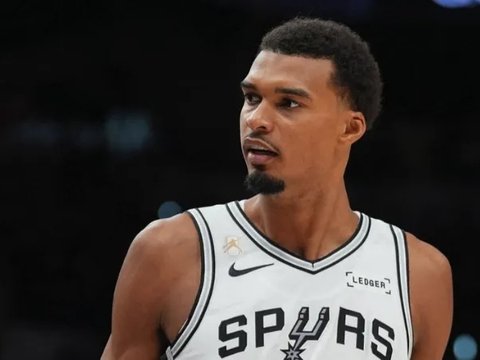 马刺104-116雷霆 球员评价:福克斯优秀,3人及格,6人低迷 马刺104-116雷霆 球员评价:福克斯优秀,3人及格,6人低迷