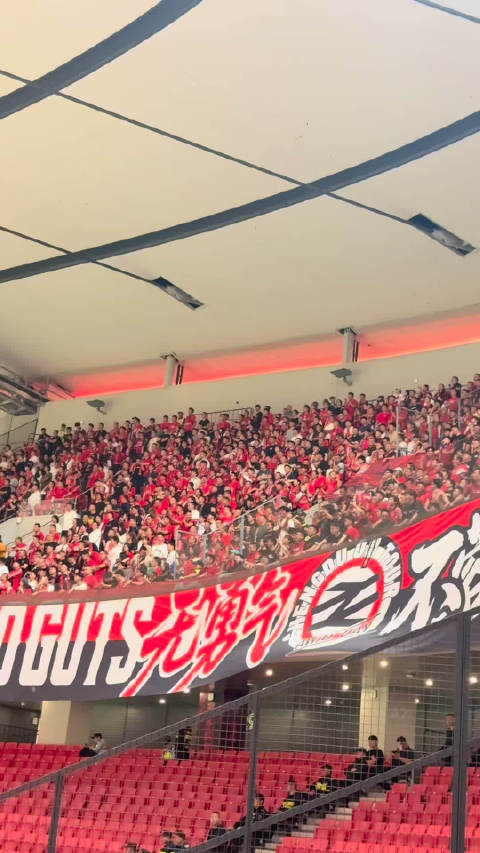 上海海港对阵成都蓉城，赛后成都球迷鸦雀无声
