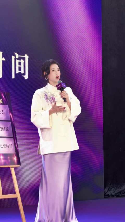 张柏芝五点起床陪儿子一整天