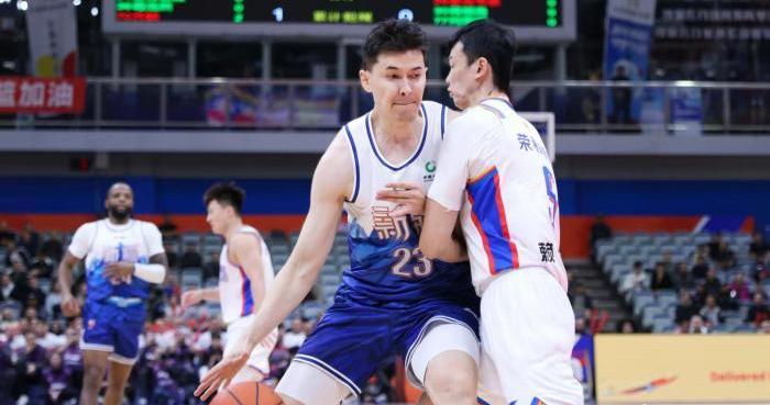 CBA:新疆男篮主场两连胜 CBA:新疆男篮主场两连胜