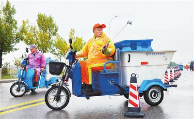 雨中橙衣亮真功