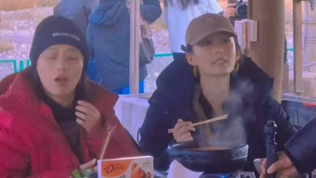 沁沁吃饭赏落日