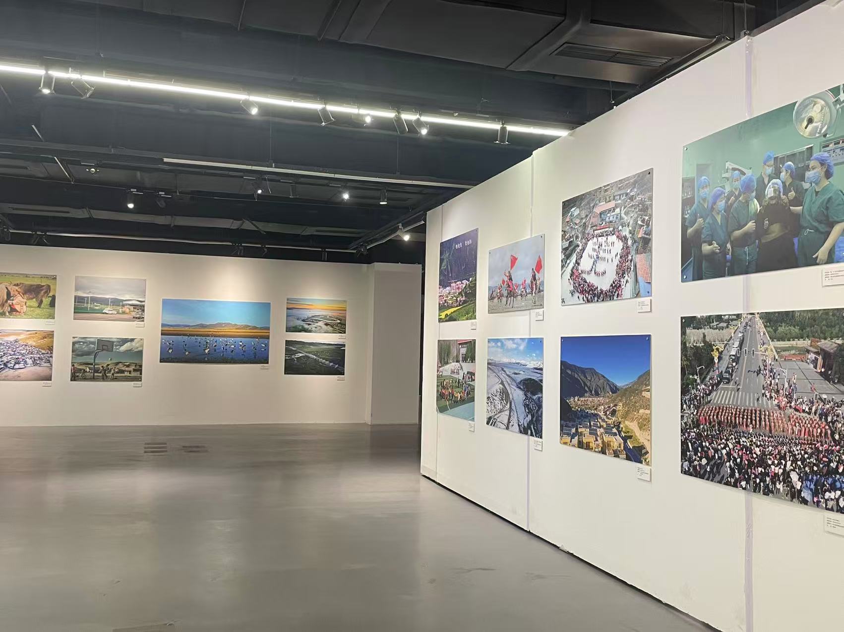 90件摄影作品回望峥嵘岁月，“纪念红军长征胜利90周年摄影联展”在蓉开展