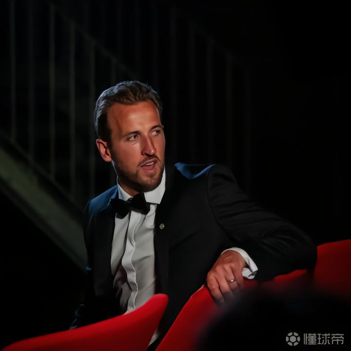 Goal：凯恩盛装照引金球奖猜测，拜仁称系欧冠宣传照