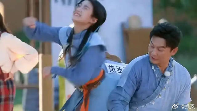卢昱晓奔跑吧极限下腰逆袭第二，范丞丞惊叹腹肌