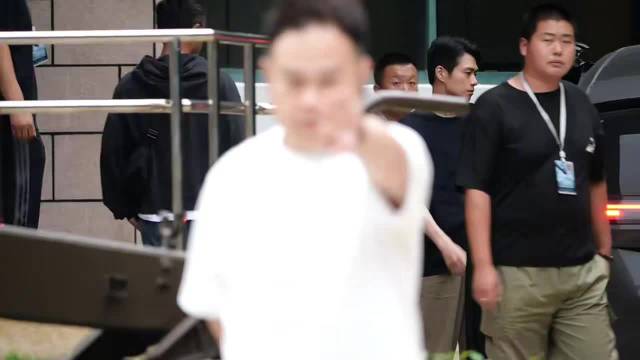 魏大勋为《抢滩18小时》全新剪短发型，可塑性拉满