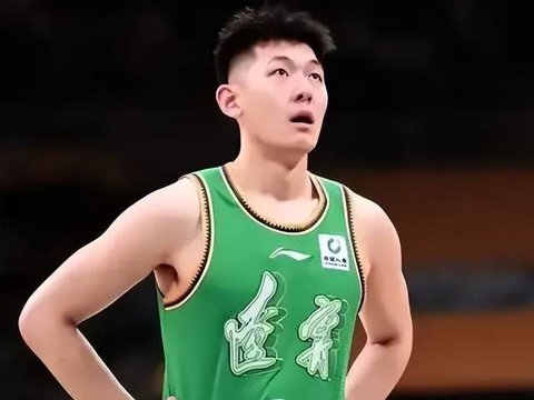 辽宁两小将终于成长！李虎翼末节主导优势，张陈治锋缓解内线压力