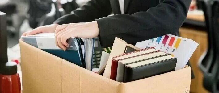 上海一女职工要求续签无固定期限合同，公司同意却要工资打八折，女职工拒绝后被终止劳动关系，法院判了